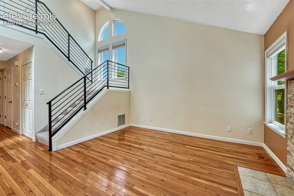 Image 19 of 48: Living Room