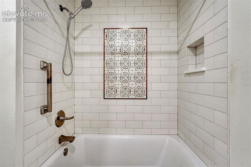 Image 38 of 48: Bathroom