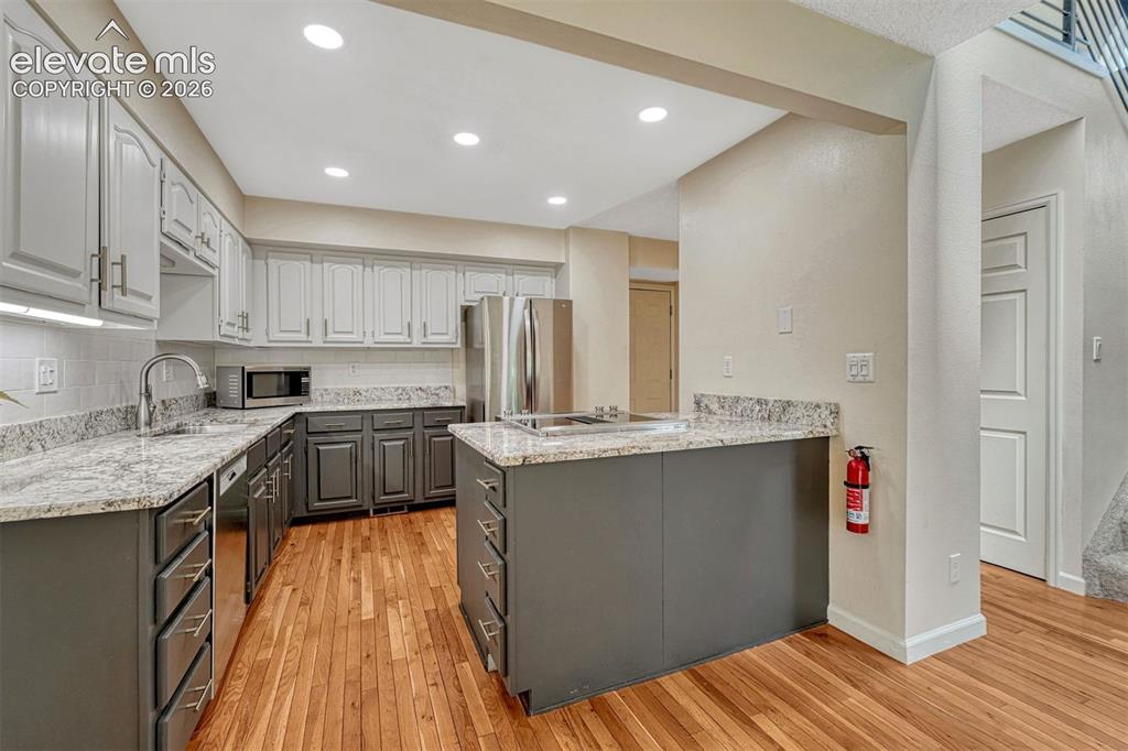 Image 5 of 48: Kitchen