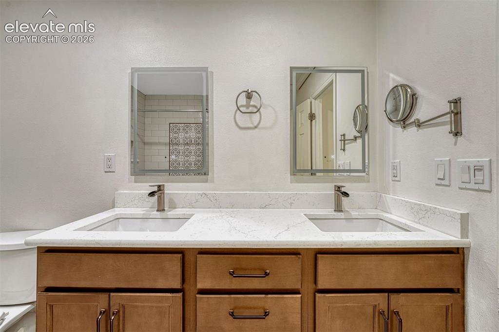 Image 7 of 48: Bathroom