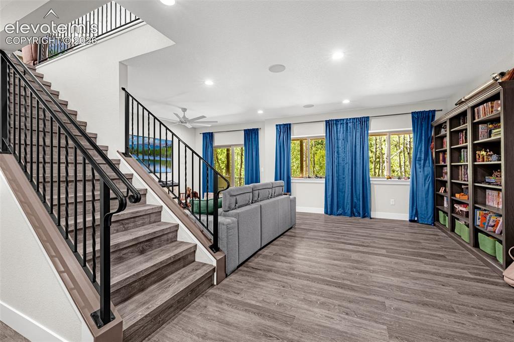 Image 40 of 50: Family Room
