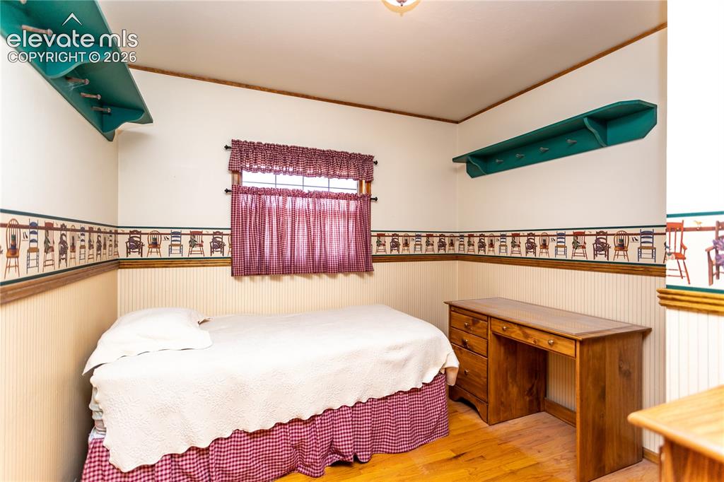 Image 22 of 43: Bedroom