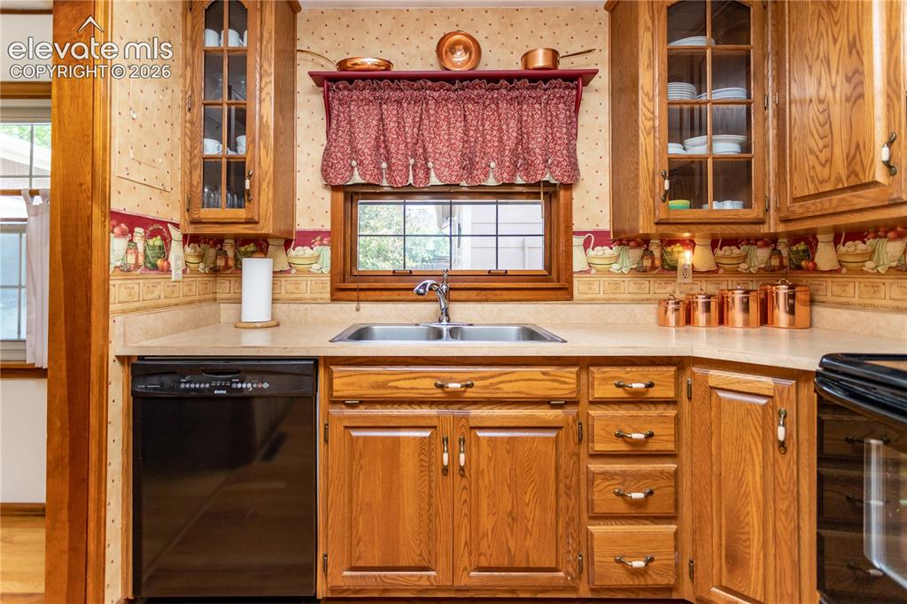 Image 5 of 43: Kitchen