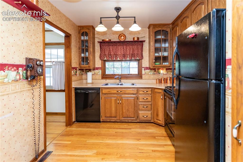 Image 6 of 43: Kitchen