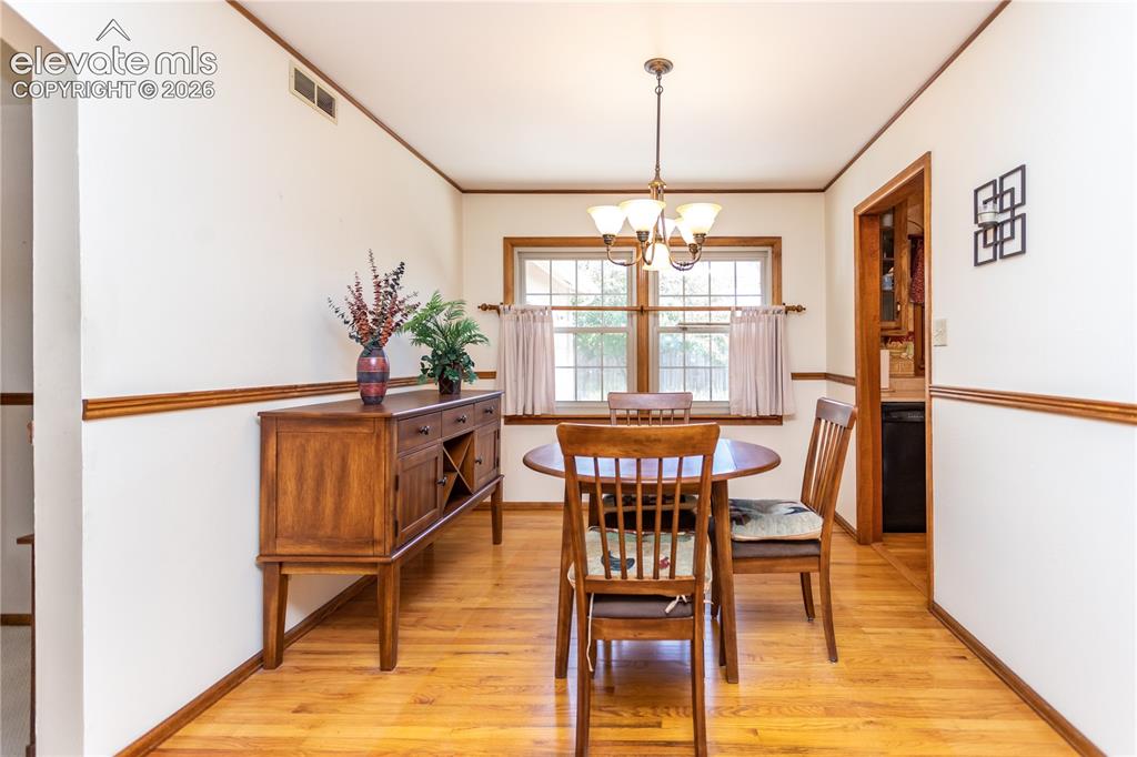 Image 8 of 43: Dining Area