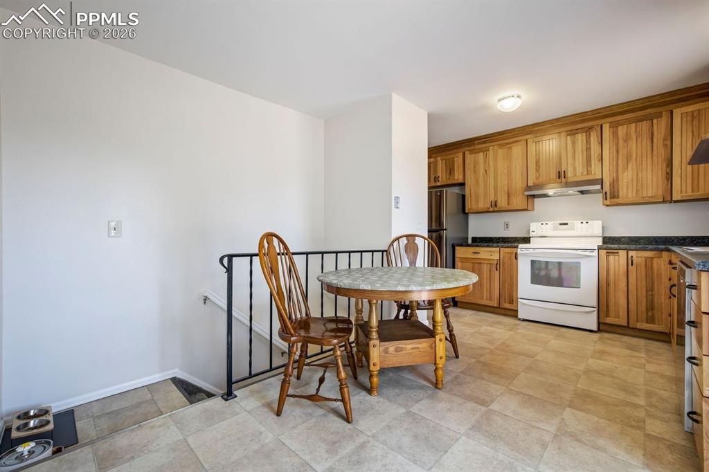 Image 10 of 43: Kitchen