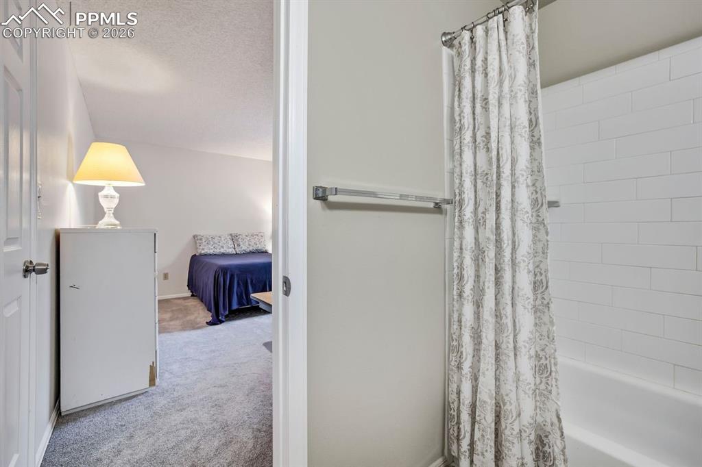 Image 15 of 43: Bathroom