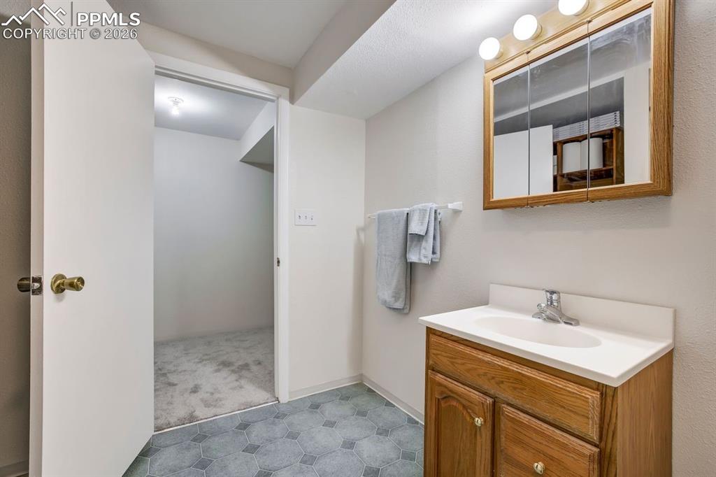 Image 37 of 43: Bathroom