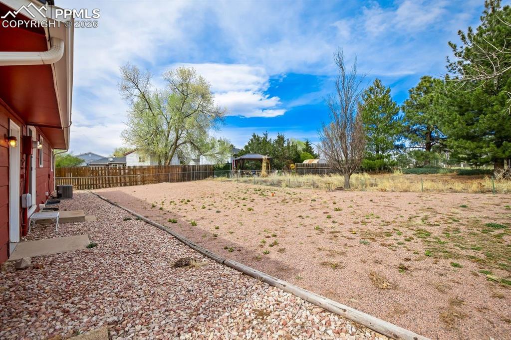 Image 38 of 43: Yard