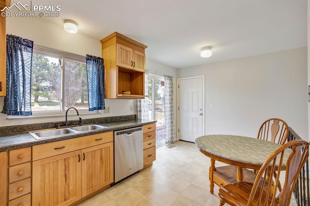 Image 9 of 43: Kitchen