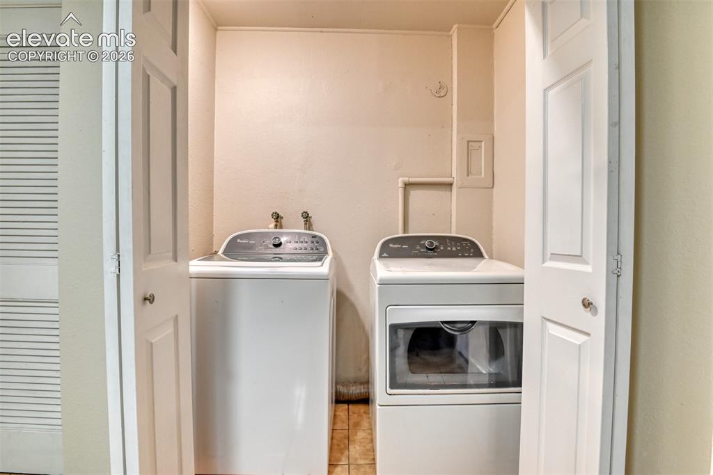 Image 13 of 25: Laundry