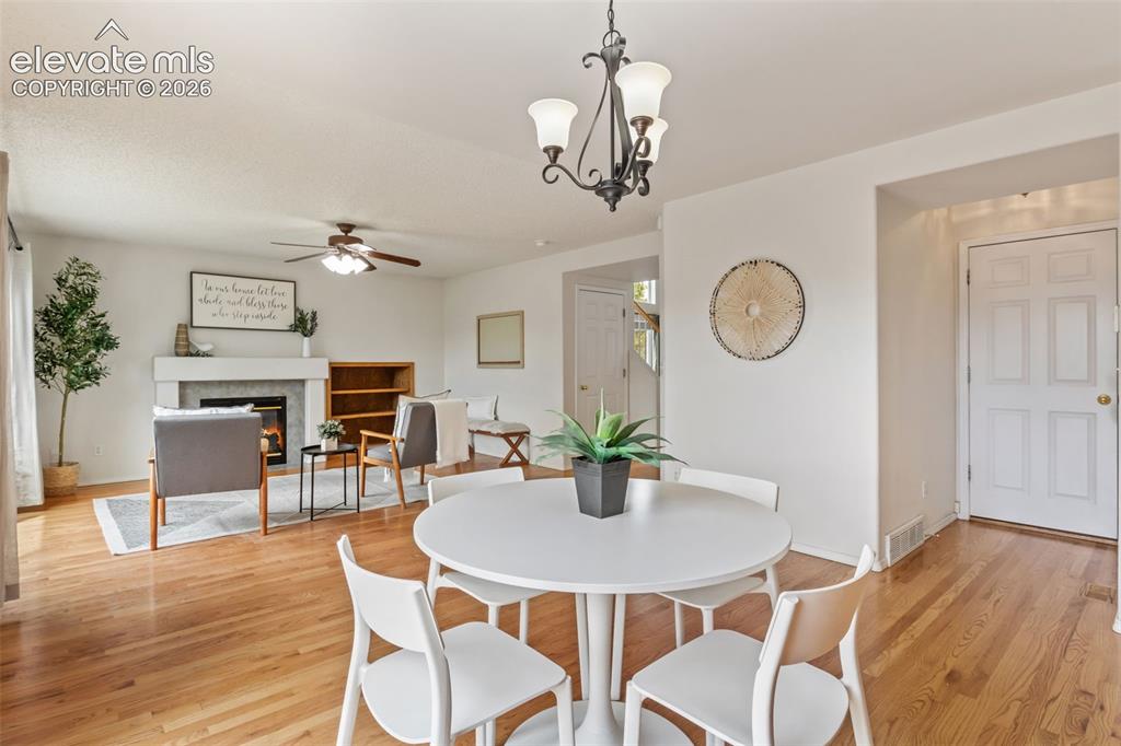Image 13 of 50: Dining Area