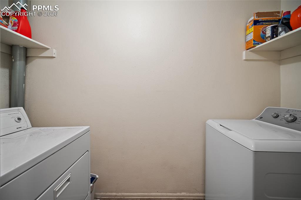 Image 22 of 30: Laundry