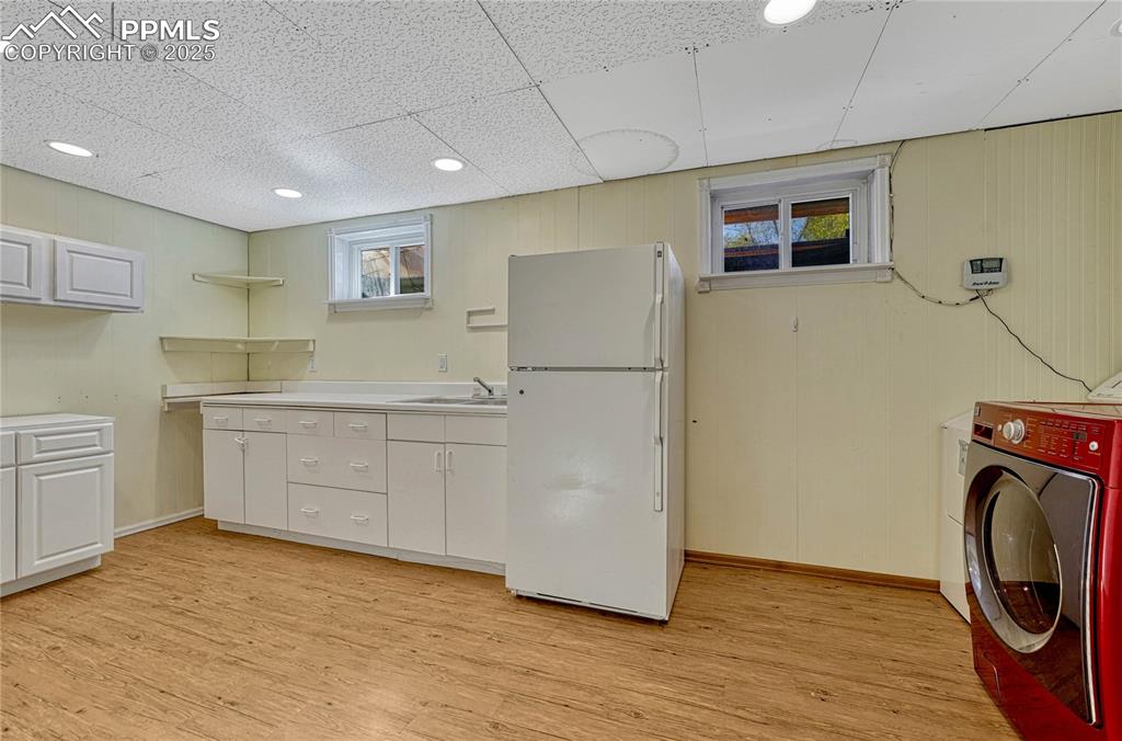 Image 29 of 50: Laundry