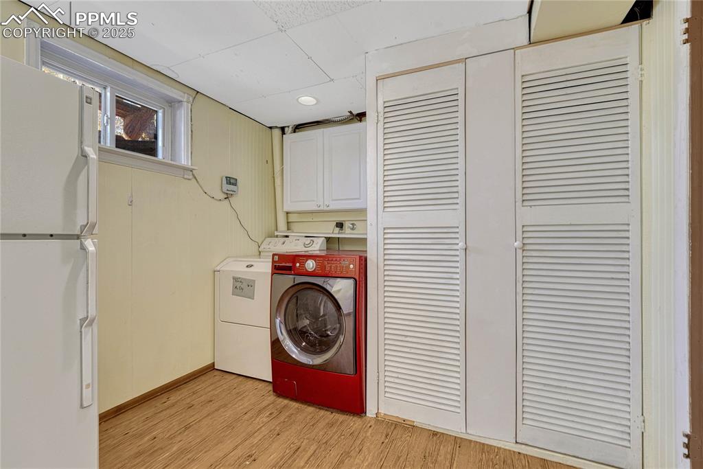 Image 30 of 50: Laundry