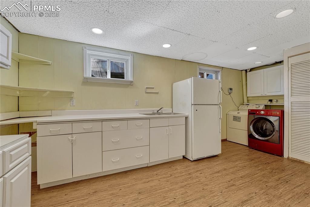 Image 31 of 50: Laundry