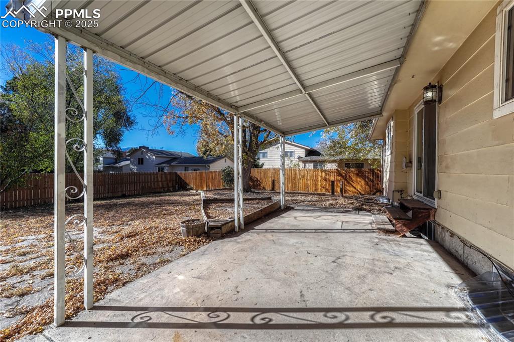 Image 41 of 50: Patio