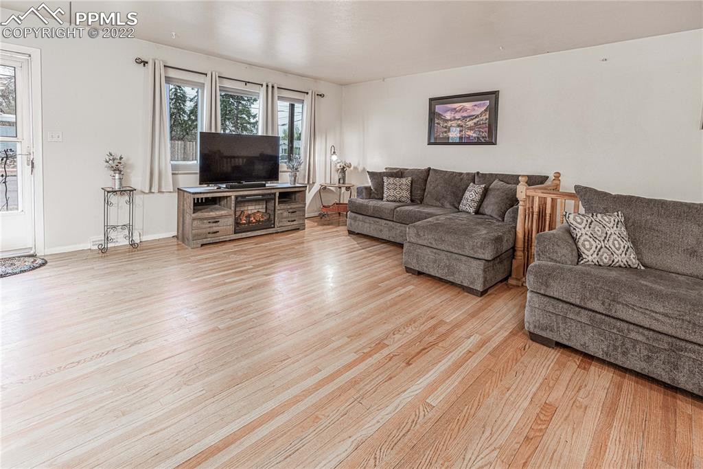 Listing 5950036, Image 3 of 29
