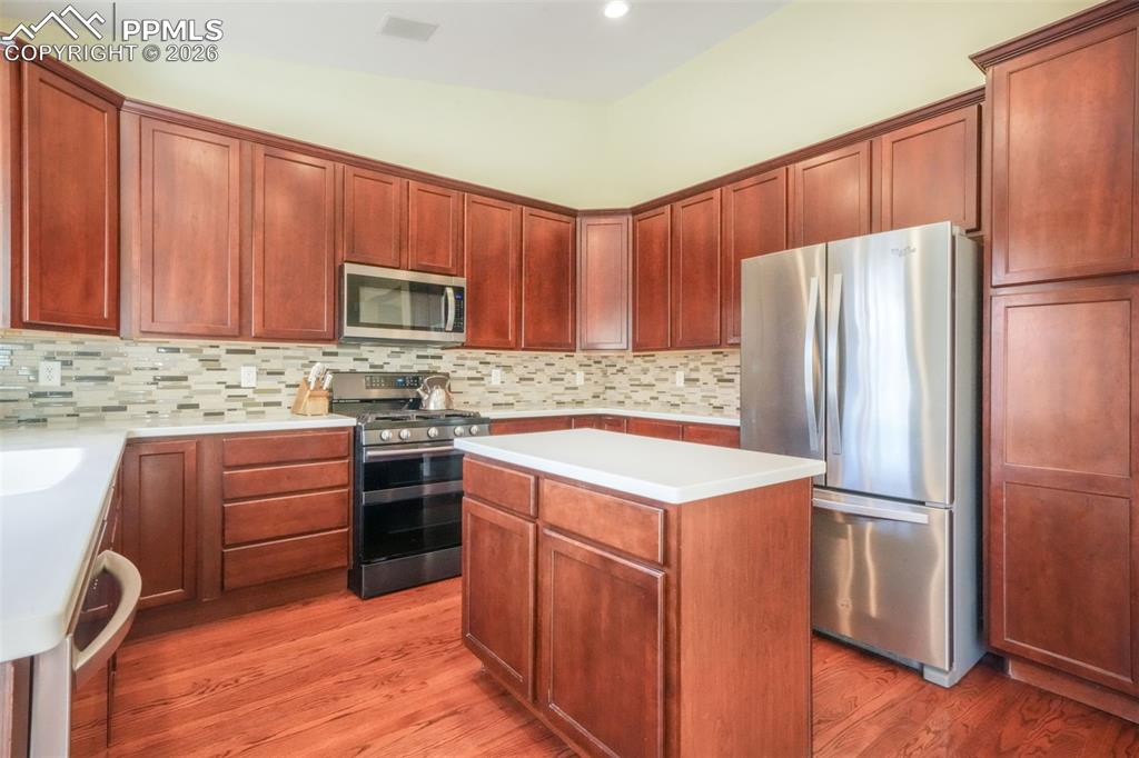 Image 14 of 50: Kitchen