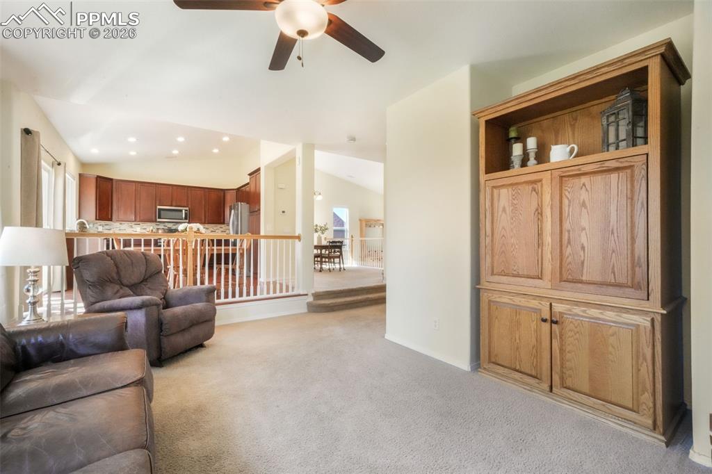 Image 17 of 50: Kitchen