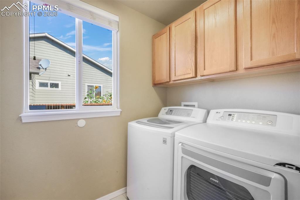 Image 20 of 50: Living Room