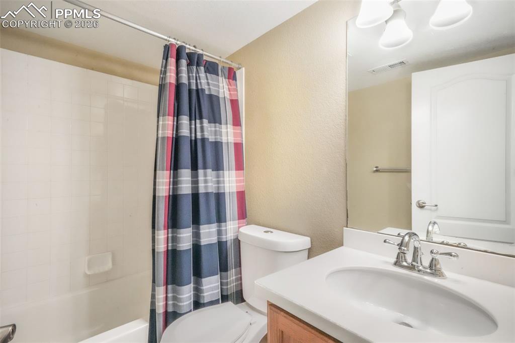 Image 39 of 50: Office