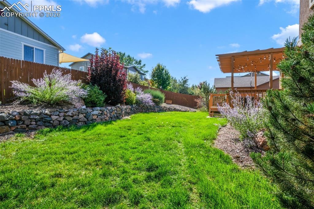 Image 44 of 50: Bedroom