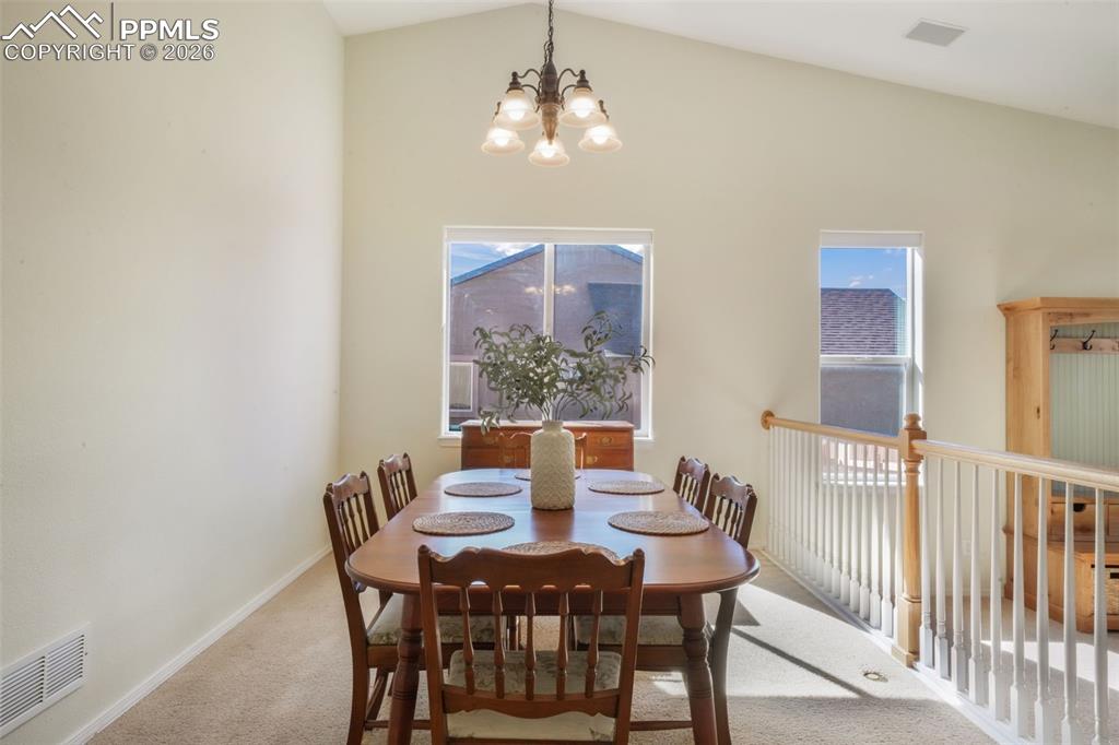Image 8 of 50: Dining Area