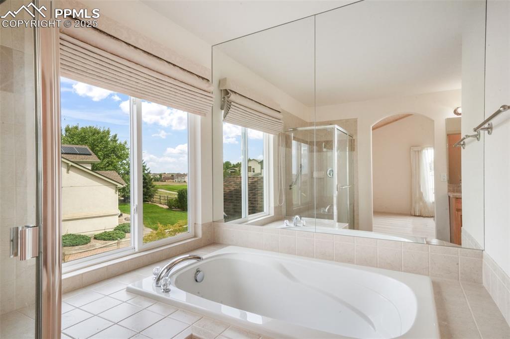 Image 23 of 50: Soaking Tub