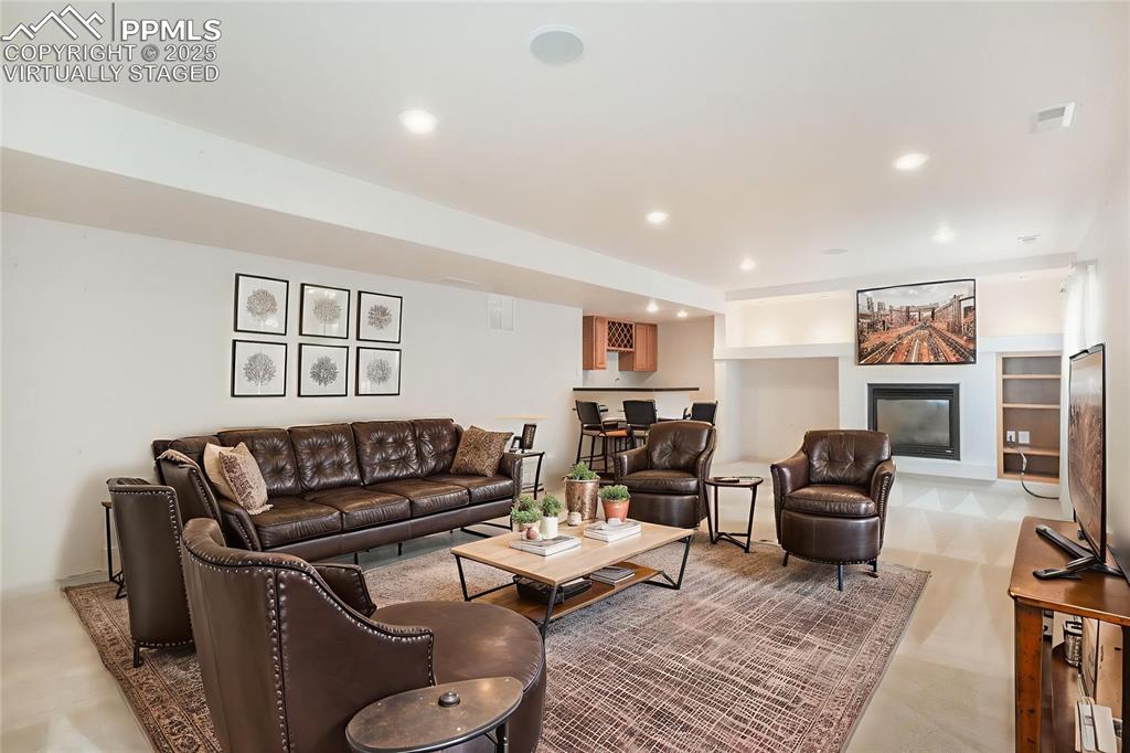 Image 33 of 50: Virtually Staged