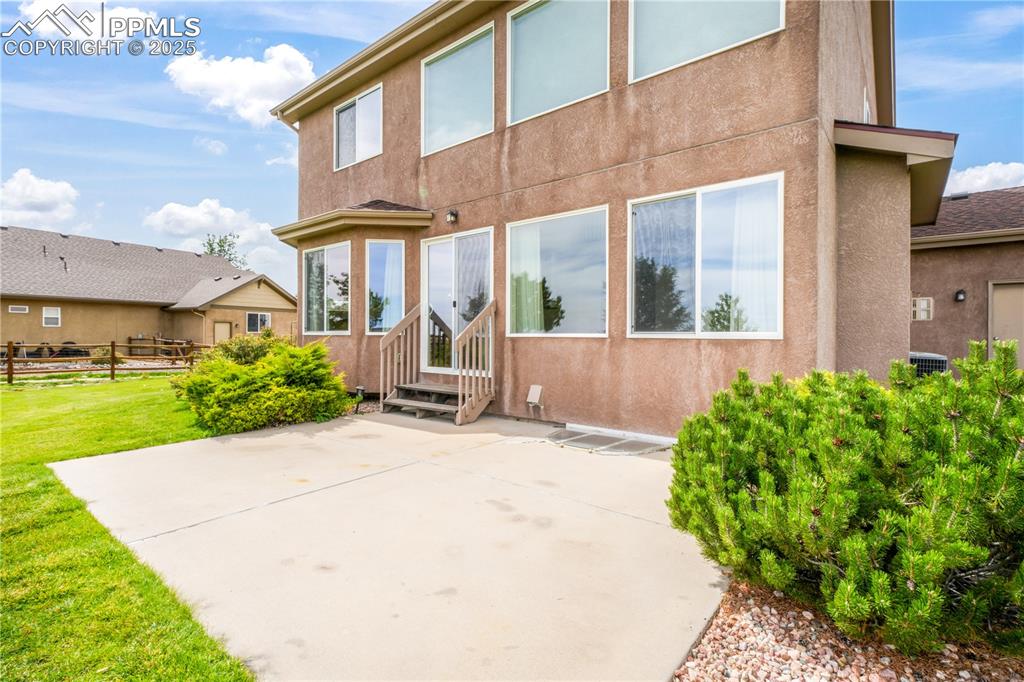 Image 41 of 50: Large Back Patio