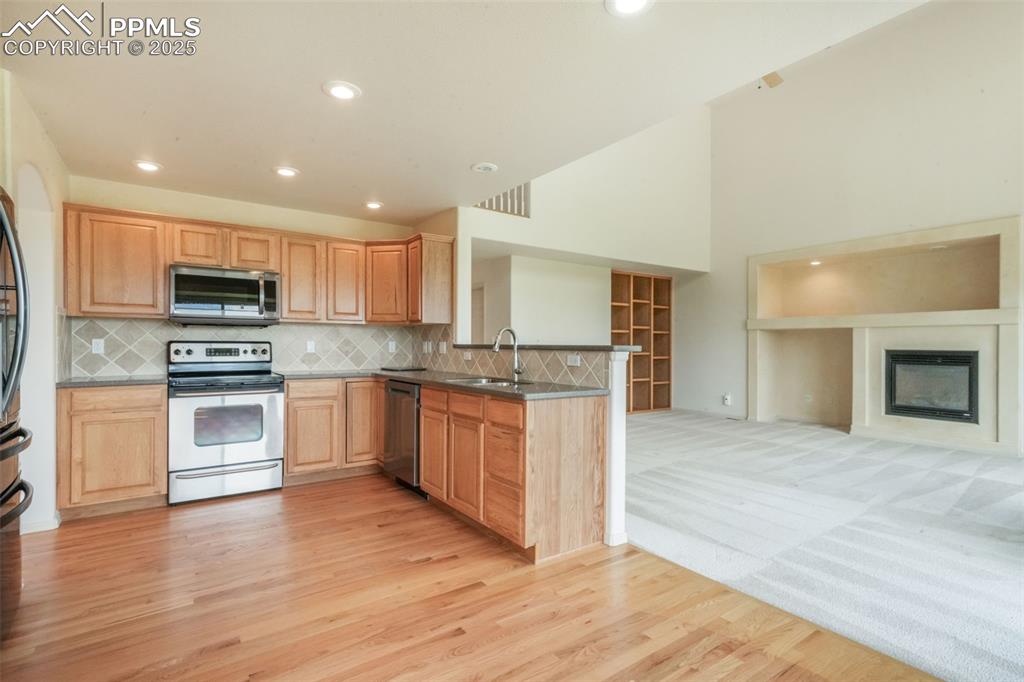 Image 6 of 50: Hardwood Floors