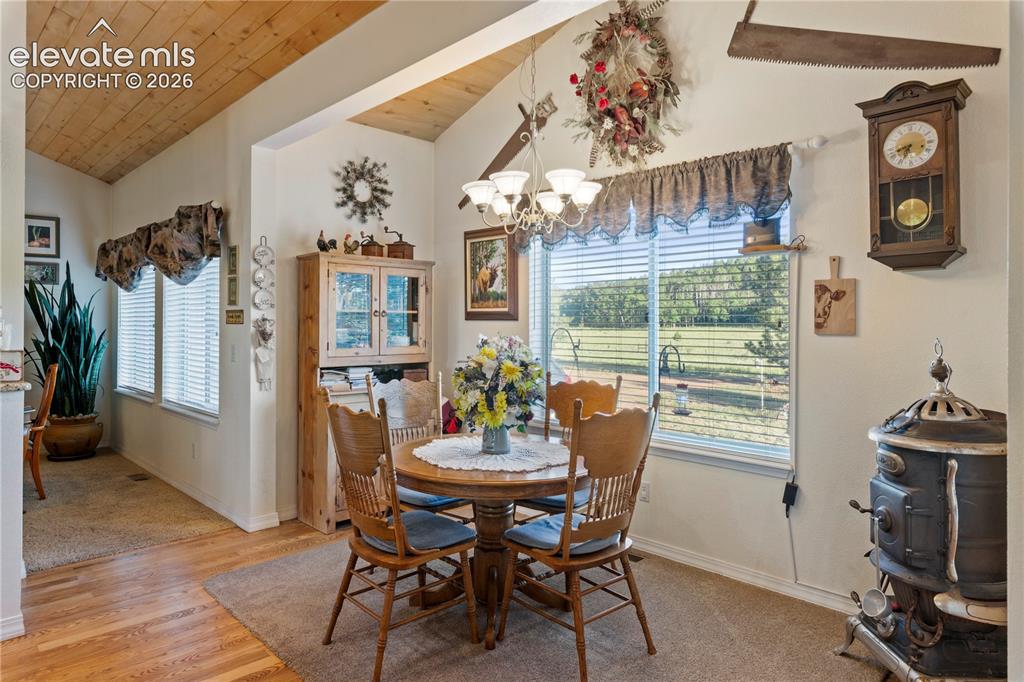 Image 11 of 50: Breakfast Area