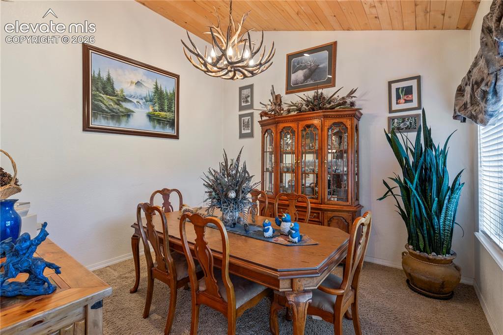 Image 13 of 50: Dining Area