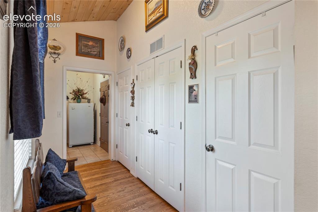 Image 18 of 50: Mud Room