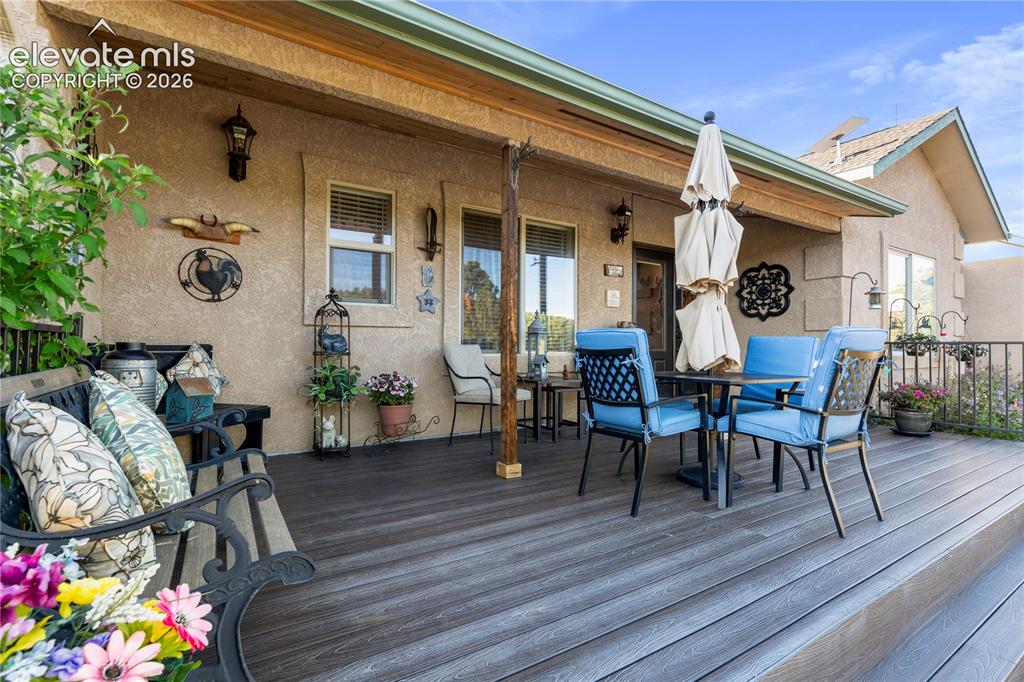 Image 41 of 50: Deck