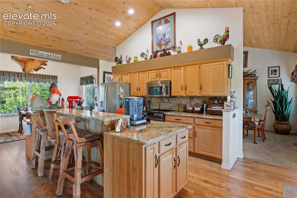 Image 6 of 50: Kitchen