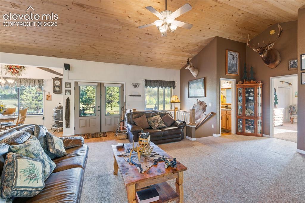Image 9 of 50: Living Room