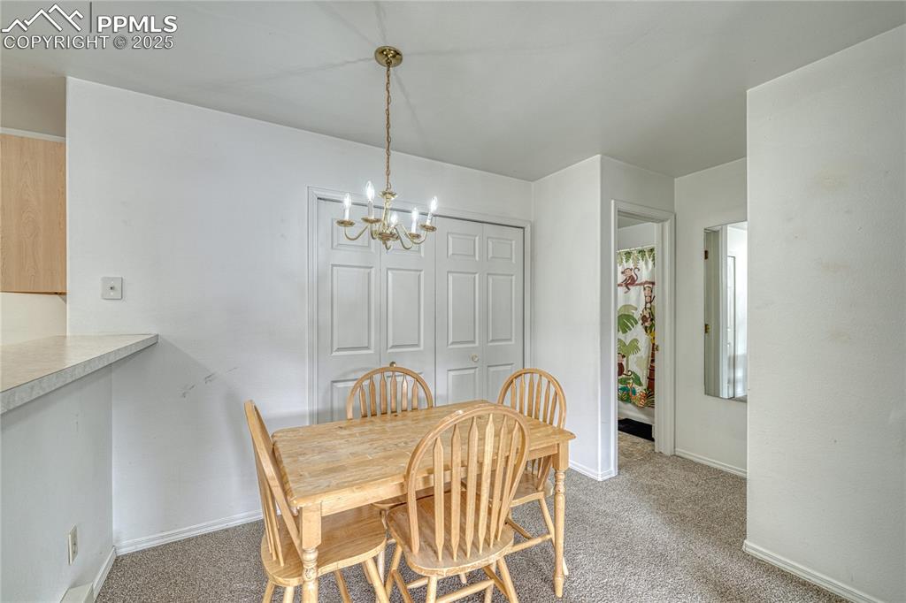 Image 12 of 30: Dining Area