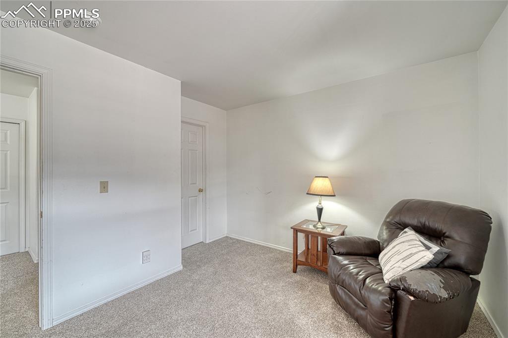 Image 16 of 30: Sitting Room