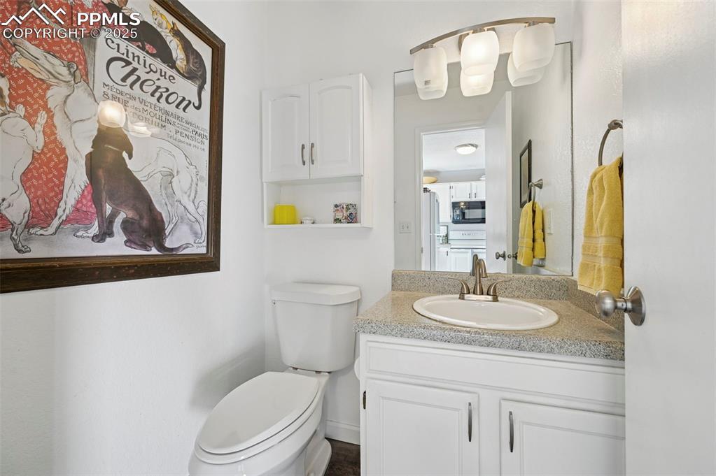 Image 13 of 32: Bathroom