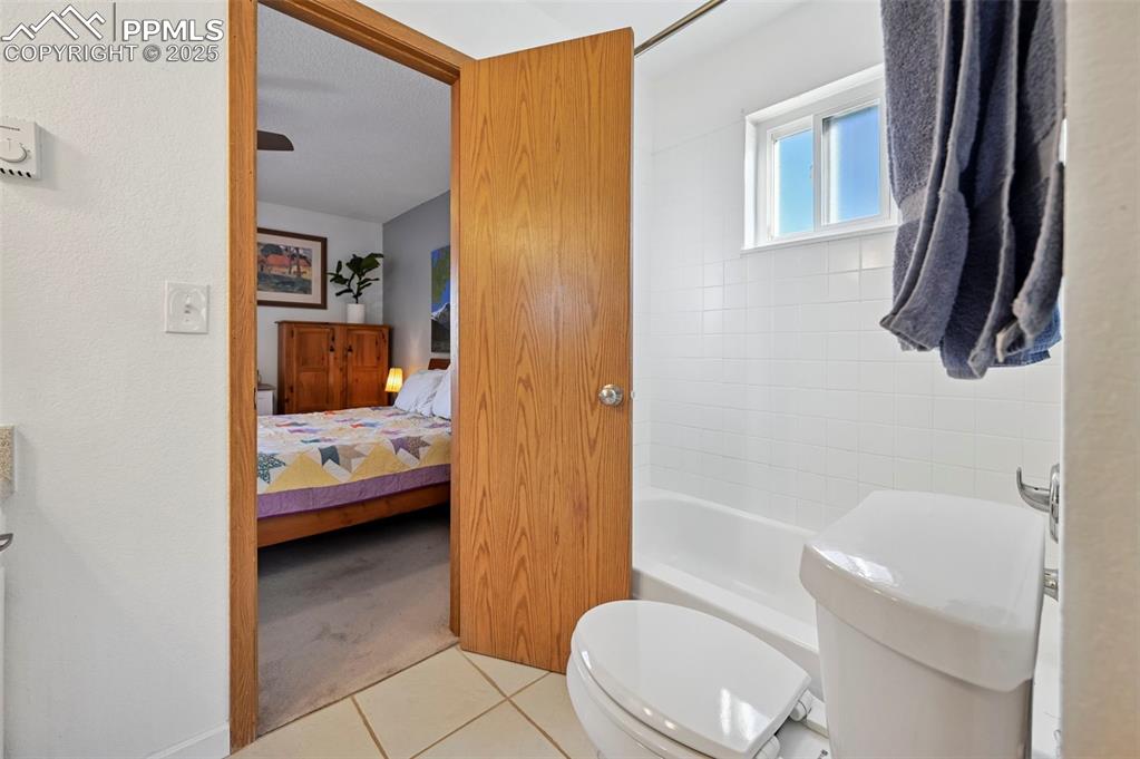 Image 18 of 32: Bathroom