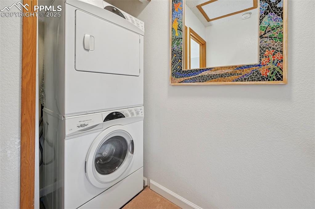 Image 19 of 32: Laundry