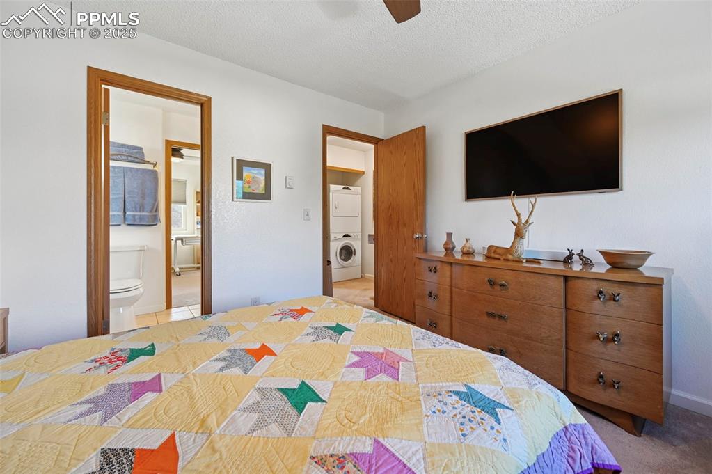 Image 20 of 32: Bedroom