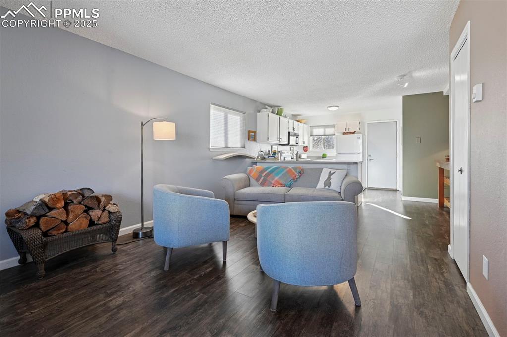 Image 6 of 32: Living Room