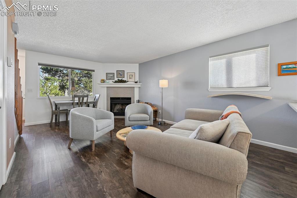 Image 7 of 32: Living Room