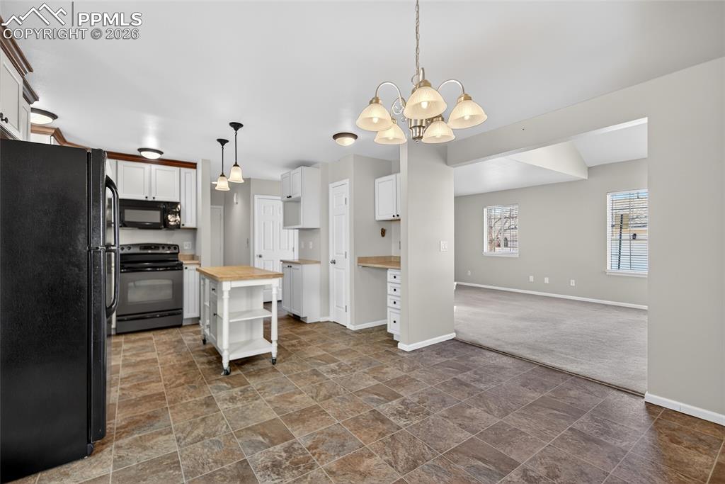 Image 26 of 29: Kitchen