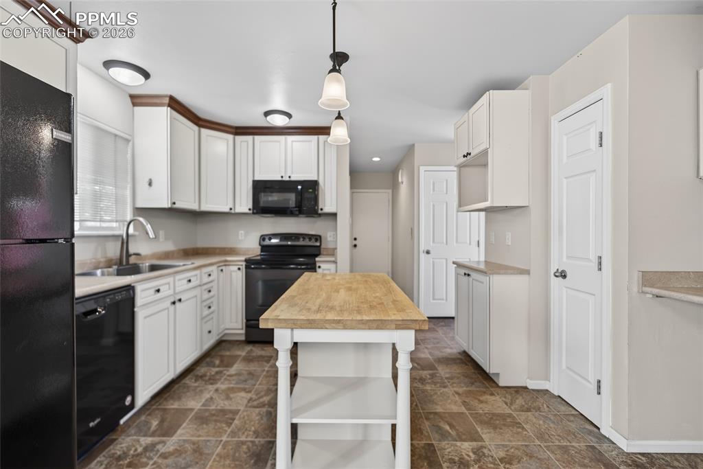 Image 9 of 29: Kitchen