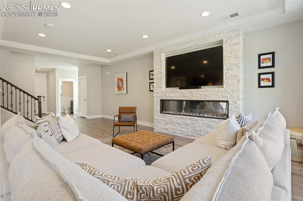 Image 10 of 40: Great Room