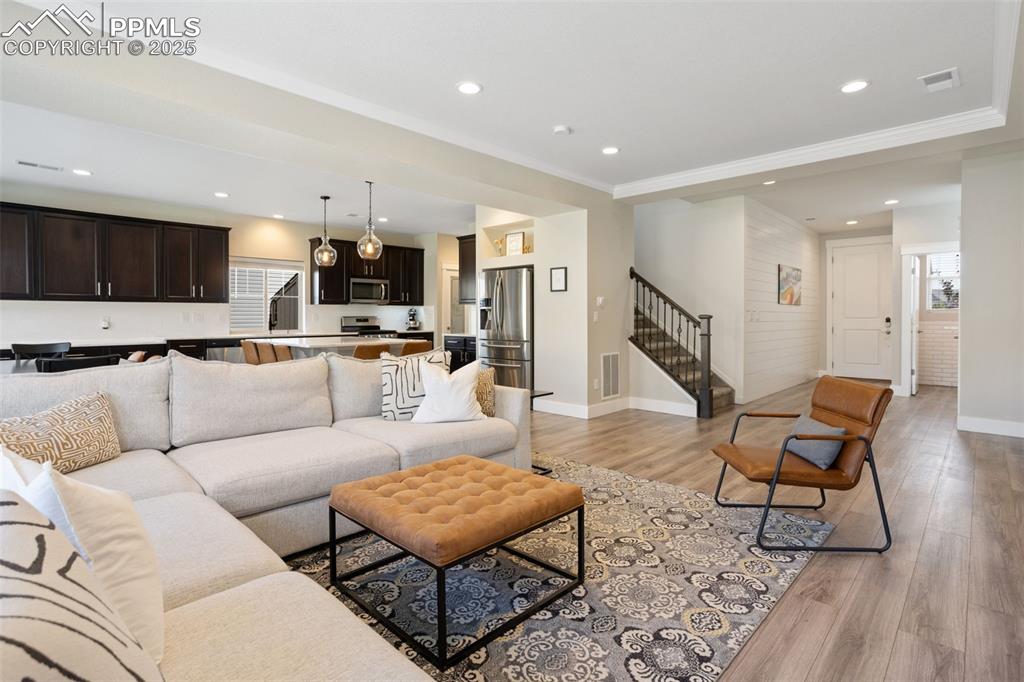 Image 11 of 40: Great Room